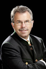 Der Bezirkshauptmann HR Dr.Dr. Thierrichter Burkhard Der Bezirkshauptmann HR Dr.Dr. Thierrichter Burkhard